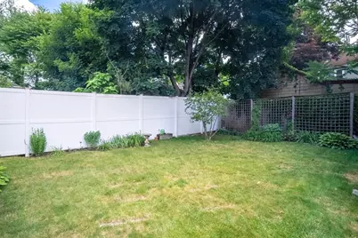 43 Ellsworth Ave, Springfield, MA 01118 - Photo 28