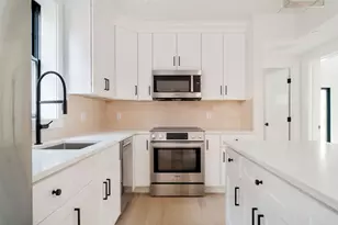 387 Norfolk St, Cambridge, MA 02139 - Photo 2
