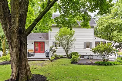 7 Intervale St, Woburn, MA 01801 - Photo 8