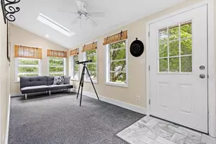 7 Intervale St, Woburn, MA 01801 - Photo 4