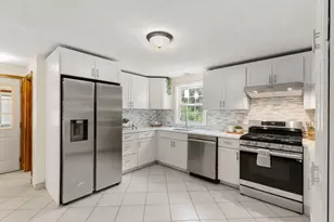 70 Crescent Ln, Malden, MA 02148 - Photo 12