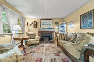 4 Laurel St, Woburn, MA 01801 - Photo 12