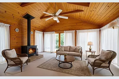 1076 Hill Street, Northbridge, MA 01534 - Photo 8