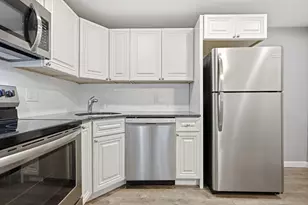 13 Hallmark Garden, Burlington, MA 01803 - Photo 4