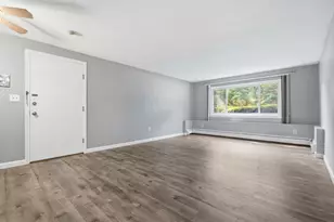 13 Hallmark Garden, Burlington, MA 01803 - Photo 10