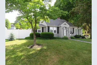812 East St, Dedham, MA 02026 - Photo 2