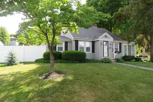 812 East St, Dedham, MA 02026 - Photo 2
