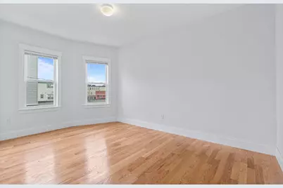 8 Roach St, Boston, MA 02125 - Photo 10