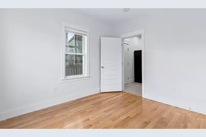 8 Roach St, Boston, MA 02125 - Photo 6
