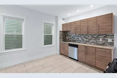 8 Roach St, Boston, MA 02125 - Photo 4