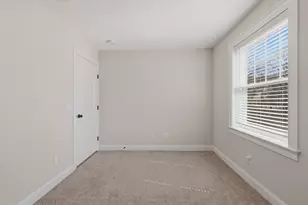 670A Burncoat St, Worcester, MA 01606 - Photo 18