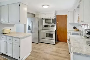 343 Lexington St, Woburn, MA 01801 - Photo 14
