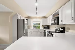 39 Broad St, Newburyport, MA 01950 - Photo 16