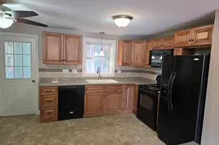 135 Red Fox Dr, Agawam, MA 01030 - Photo 4