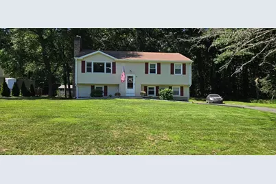 135 Red Fox Dr, Agawam, MA 01030 - Photo 1