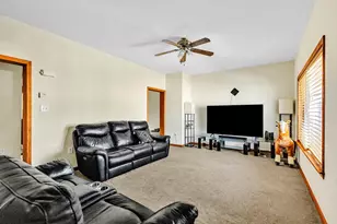 21 Arrowsic St, Worcester, MA 01604 - Photo 8