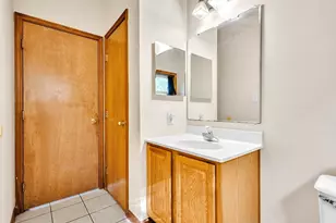 21 Arrowsic St, Worcester, MA 01604 - Photo 10