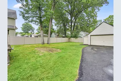 33 Olmsted Dr, Springfield, MA 01108 - Photo 22