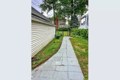 573 White St, Springfield, MA 01108 - Photo 4
