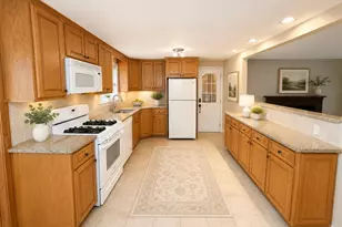 29 Greenleaf Cir, Framingham, MA 01701 - Photo 10