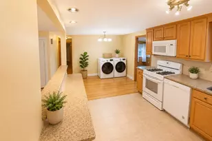 29 Greenleaf Cir, Framingham, MA 01701 - Photo 6