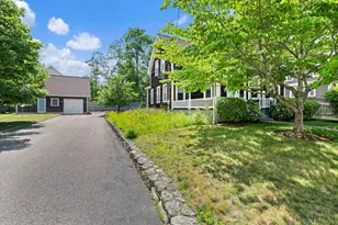 27 Erin St, Whitman, MA 02382 - Photo 2