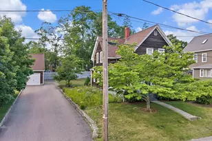 27 Erin St, Whitman, MA 02382 - Photo 4