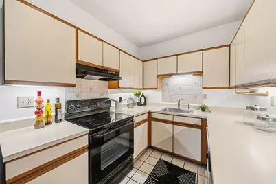 86 Walnut St #3, Boston, MA 02122 - Photo 16