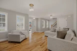 8 Princeton Cir, Fall River, MA 02724 - Photo 4