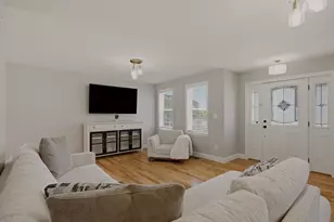 8 Princeton Cir, Fall River, MA 02724 - Photo 6