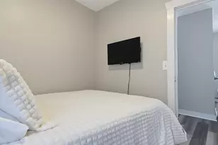 17 Margin St, New Bedford, MA 02744 - Photo 16