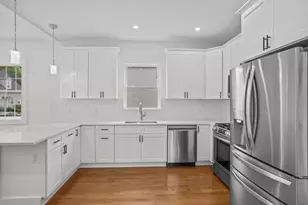 24 Cottage St, Taunton, MA 02780 - Photo 8