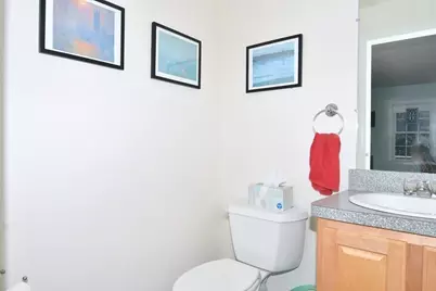 18 D St, Hull, MA 02045 - Photo 10