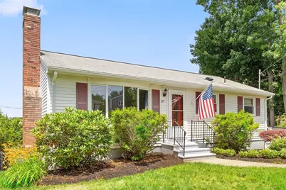 37 Angelo St, Worcester, MA 01604 - Photo 2