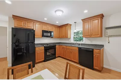 37 Park St, Wilmington, MA 01887 - Photo 2