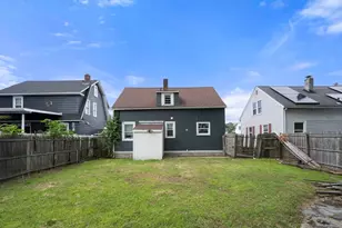 35 Merrimac Ave, Springfield, MA 01104 - Photo 22