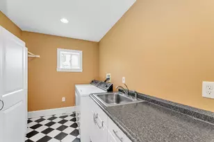 53 Thompson St, Boston, MA 02136 - Photo 18