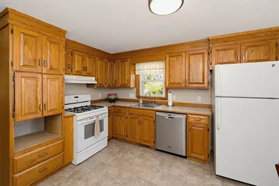 10 Tercentennial Dr, Billerica, MA 01821 - Photo 4