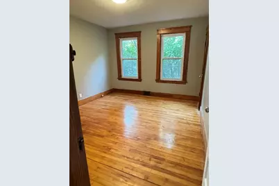35 Standish St, Worcester, MA 01604 - Photo 4
