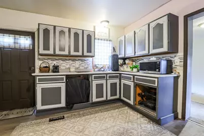35 Essex St, Athol, MA 01331 - Photo 6