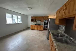 33-35 Hitchcock St, Holyoke, MA 01040 - Photo 16