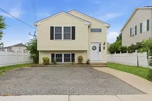 105 Lawrence St, Fall River, MA 02721 - Photo 2