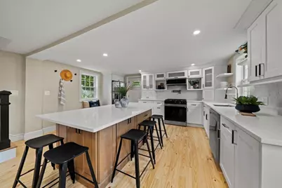 162 High St #B, Danvers, MA 01923 - Photo 2