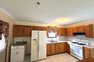 2 Hazelhurst Ave, East Longmeadow, MA 01028 - Photo 2