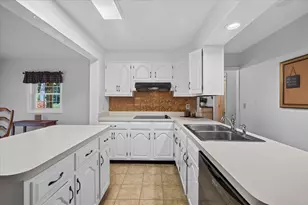 11 Foster St, Oxford, MA 01540 - Photo 4