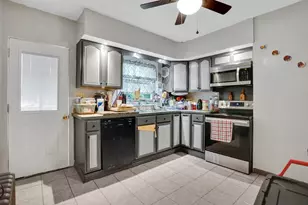 46-48 Narragansett, Springfield, MA 01107 - Photo 12