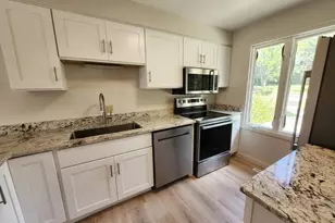 10 Winston Ct, Amherst, MA 01002 - Photo 4