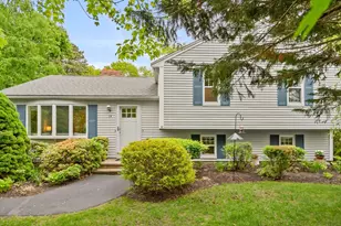 19 Hood Dr, Plymouth, MA 02360 - Photo 2