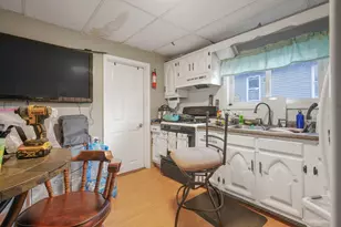 39 Highland St, Pawtucket, RI 02860 - Photo 4