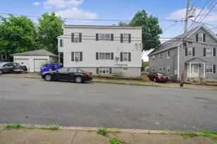 39 Highland St, Pawtucket, RI 02860 - Photo 1